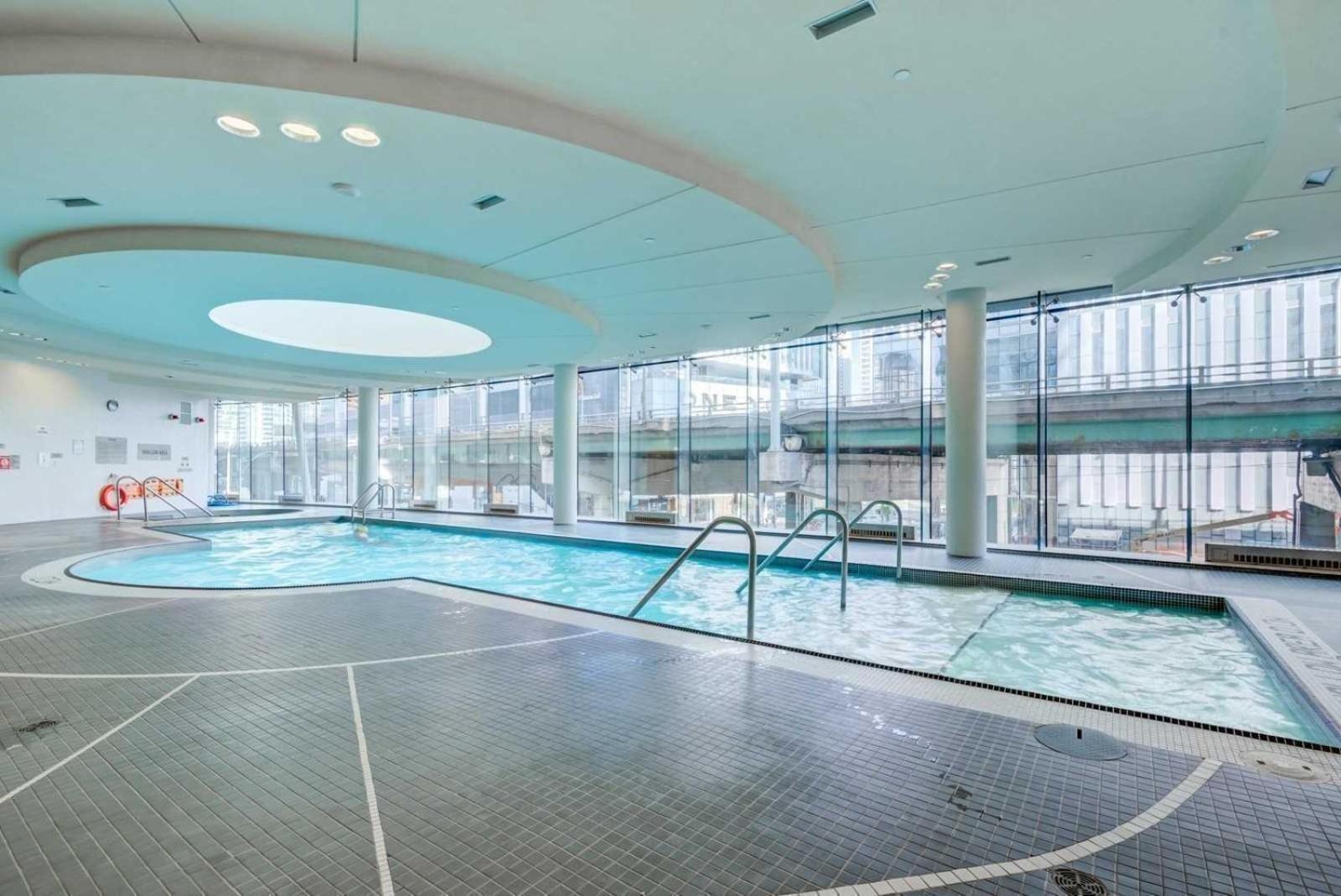 Grand Royal Suites Toronto Exterior foto